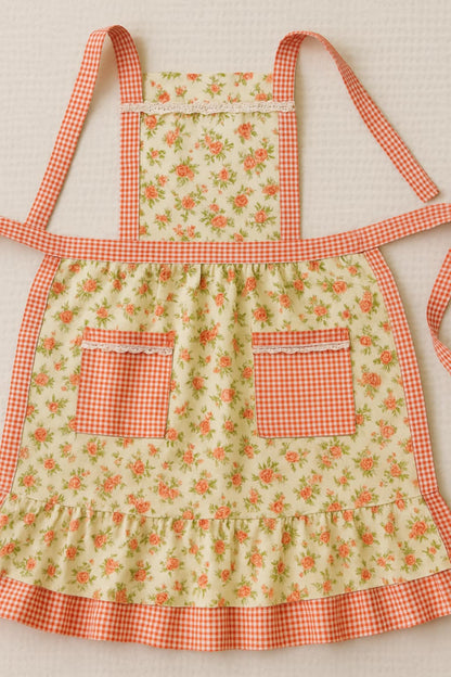 Red Roses Apron ￼